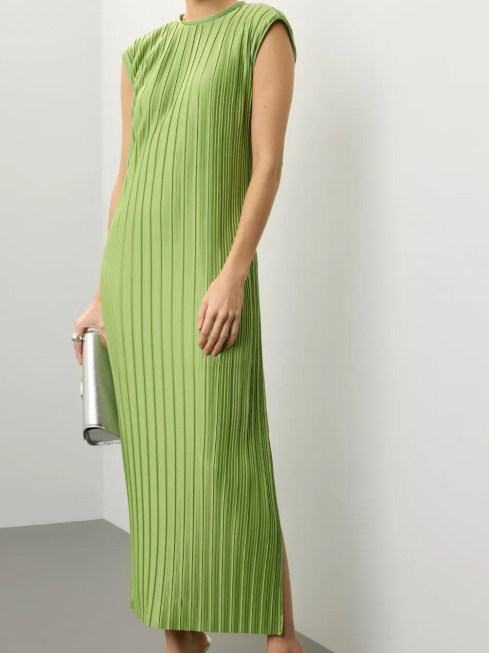 Green Plisse Midi Dress
Atlein × RTR